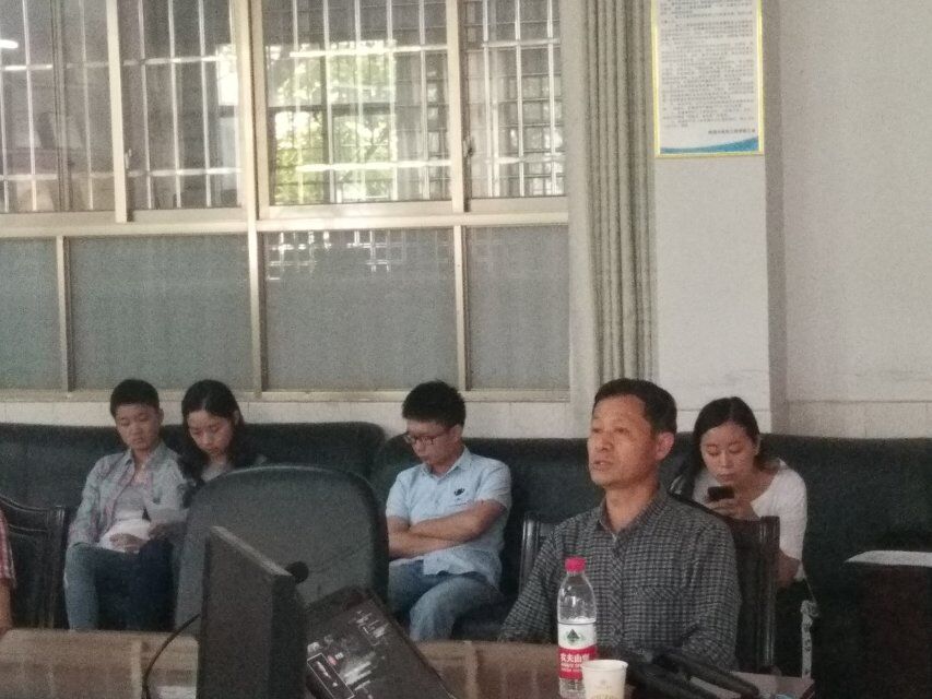 图二 彭金璋院长给同学们讲解讲座的目的及意义
