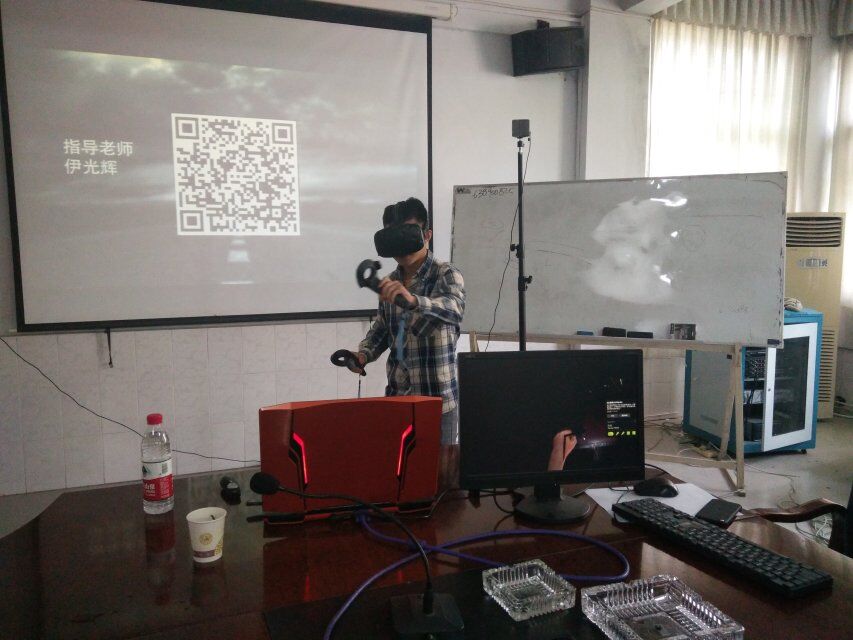 图四 邀请同学体验VR最新科技产品