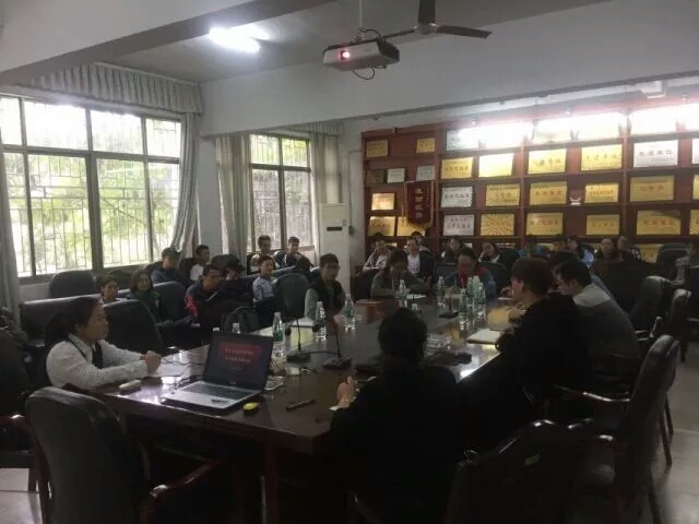 团学会干部积极配合学校做好学风建设