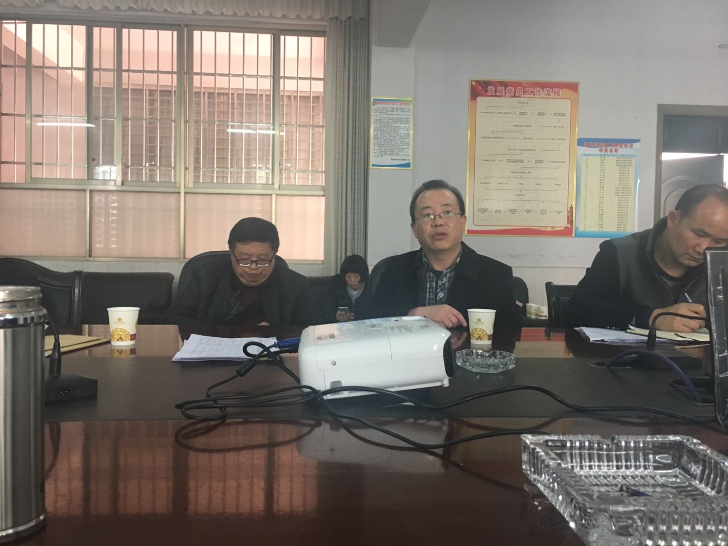 图为 黎奇升副校长对威尼斯官网工作进行指导点评