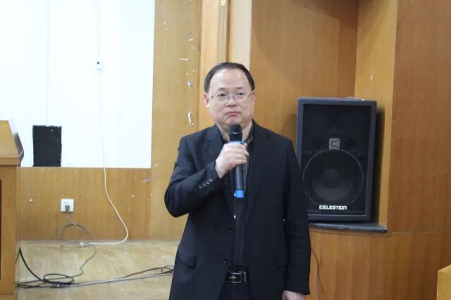 图为 熊文斌书记在动员会上发言