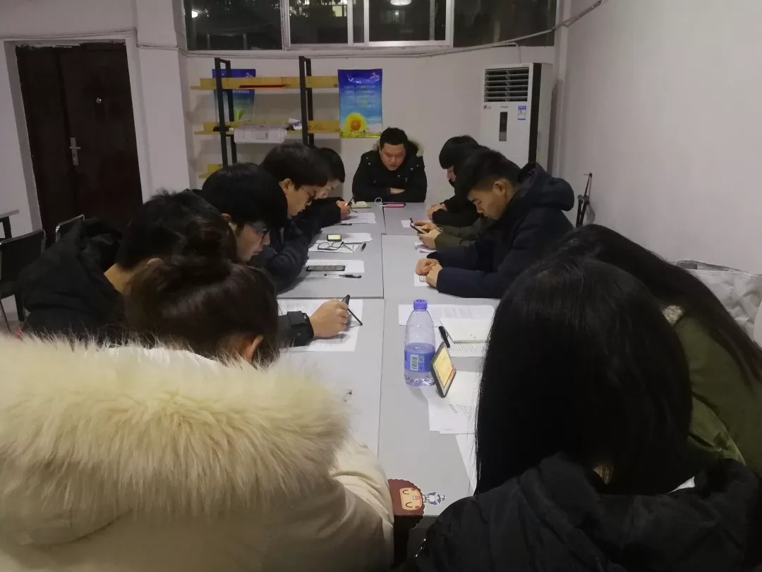 图为 团总支书记任志君做总结